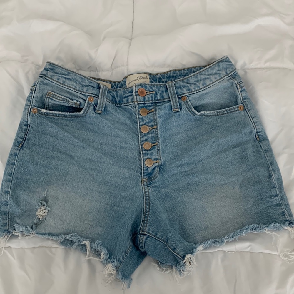 Universal Thread Shorts Frayed Hemmed 4”